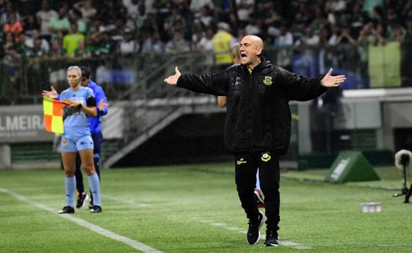 Marcio Zanardi, técnico do São Bernardo desde 2021, é favorito para assumir o Corinthians.(Imagem:Marcos Ribolli)