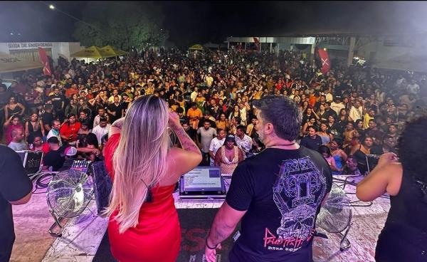 Banda Desejo de Menina encanta multidão em show memorável em Floriano.(Imagem:Reprodução/Instagram)