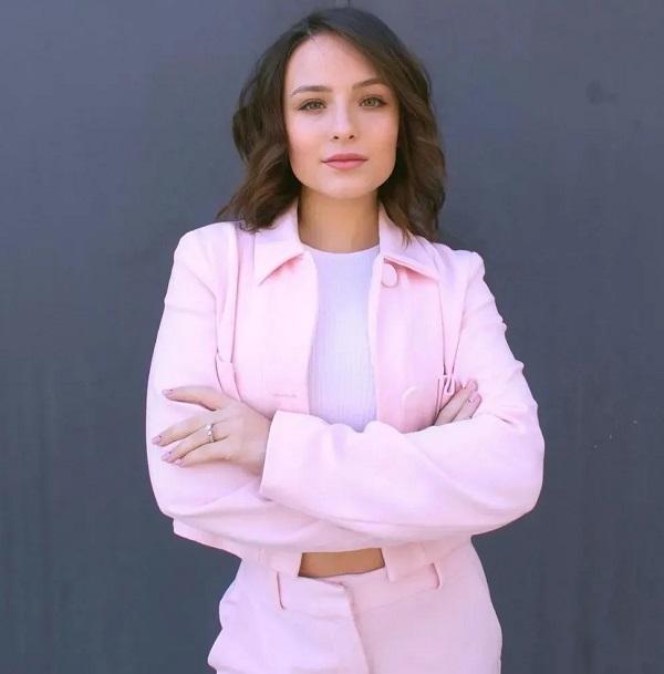  Larissa Manoela passa a empresariar a própria carreira.(Imagem:Reprodução/Instagram )