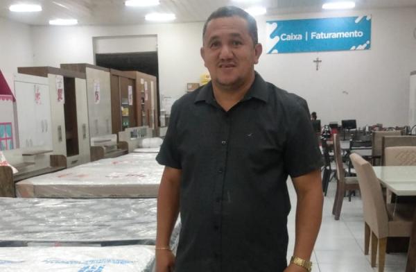Genilson Silva, gerente da loja Vamol, em Floriano.(Imagem:FlorianoNews)