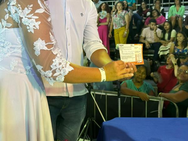 Equatorial sorteia geladeiras durante casamento comunitário em Teresina(Imagem:Divulgação)