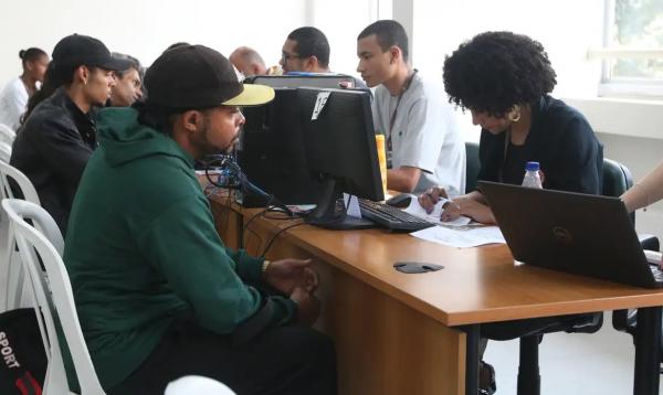 Aumento para servidores federais será de 9% em 2025 e de 9% em 2026.(Imagem:Rovena Rosa/Agência Brasil)