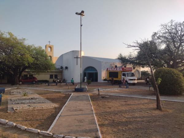 Comunidade se reúne na Igreja Matriz de Nossa Senhora das Graças para celebrar o padroeiro dos animais e da natureza.(Imagem:FlorianoNews )