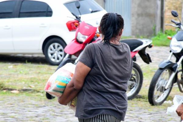 Prefeitura de Floriano distribui mais de 5 mil cestas b&aacute;sicas para fam&iacute;lias em situa&ccedil;&atilde;o de vulnerabilidade.(Imagem:Secom)