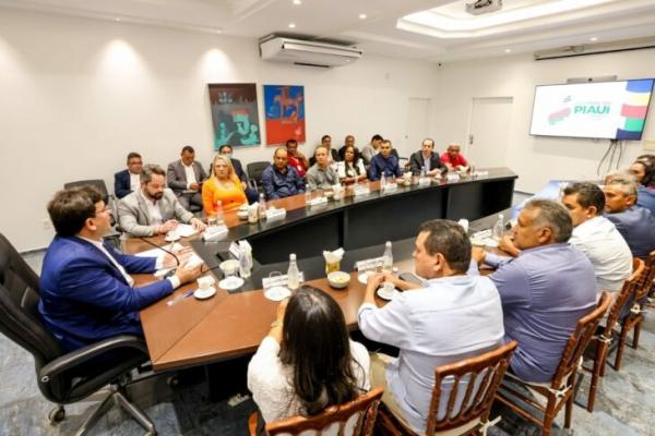 Governador recebe lideranças de Altos e Miguel Alves para estabelecer ações prioritárias em cada município(Imagem: Jorge Bastos)