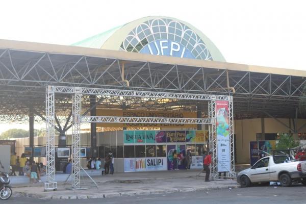  Salão do Livro do Piauí (Salipi) acontece no espaço Rosa-dos-Ventos na Universidade Federal do Piauí (UFPI).(Imagem: Lívia Ferreira/g1 PI )