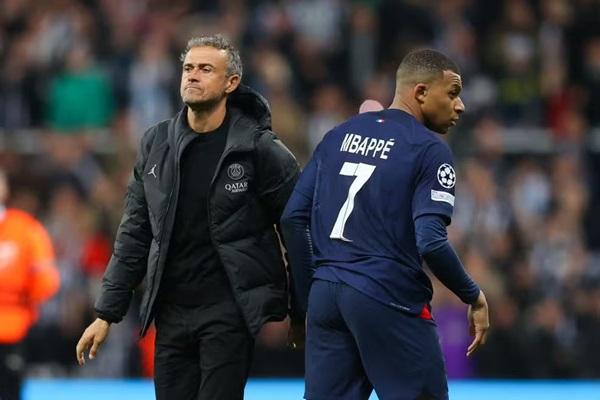 Luis Enrique e Mbappé em ação pelo PSG no Campeonato Francês(Imagem:Getty Images)