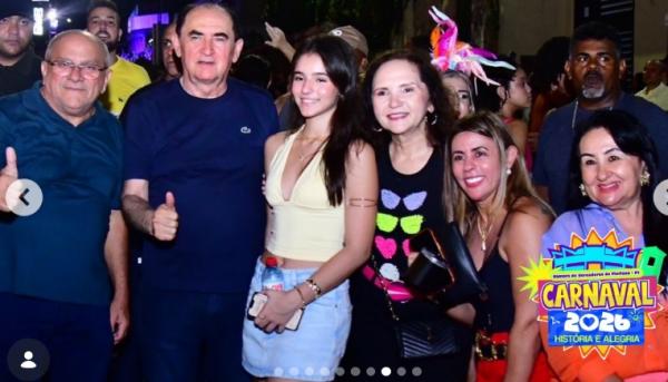 Poder Legislativo marca presença em arrastão com Durval Lelys e reforça apoio ao Carnaval de Floriano(Imagem:Reprodução/Instagram)