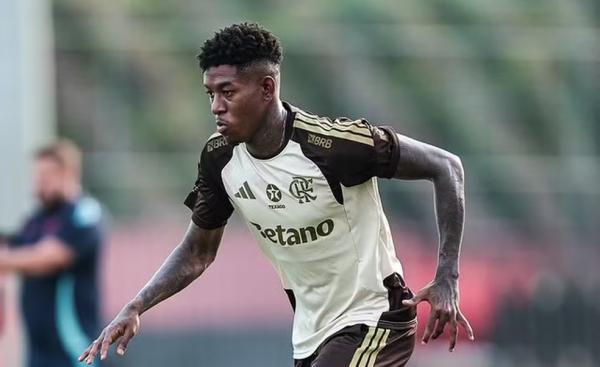 Vit&atilde;o em a&ccedil;&atilde;o no treino do Flamengo.(Imagem:Gilvan de Souza / Flamengo)