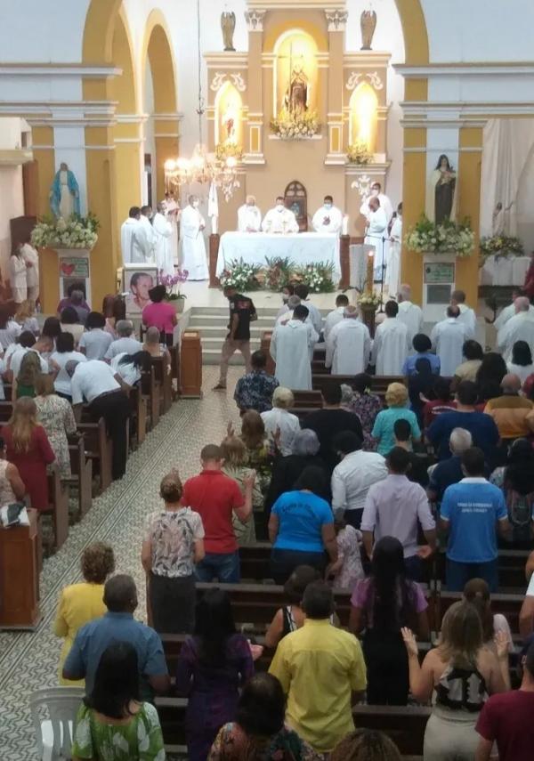 Diocese de Floriano realiza Missa em Ação de Graças pelo aniversário do bispo Dom Edivalter Andrade(Imagem:Reprodução)