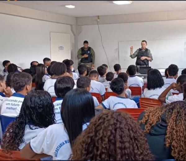Polícia Militar Realiza Palestra Educativa na Escola Municipal Getúlio Vargas em Floriano(Imagem:Reprodução/Instagram)