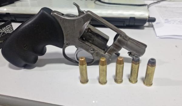 Pol&iacute;cia Militar apreende arma de fogo ap&oacute;s den&uacute;ncia em Floriano.(Imagem:Reprodu&ccedil;&atilde;o/Instagram)