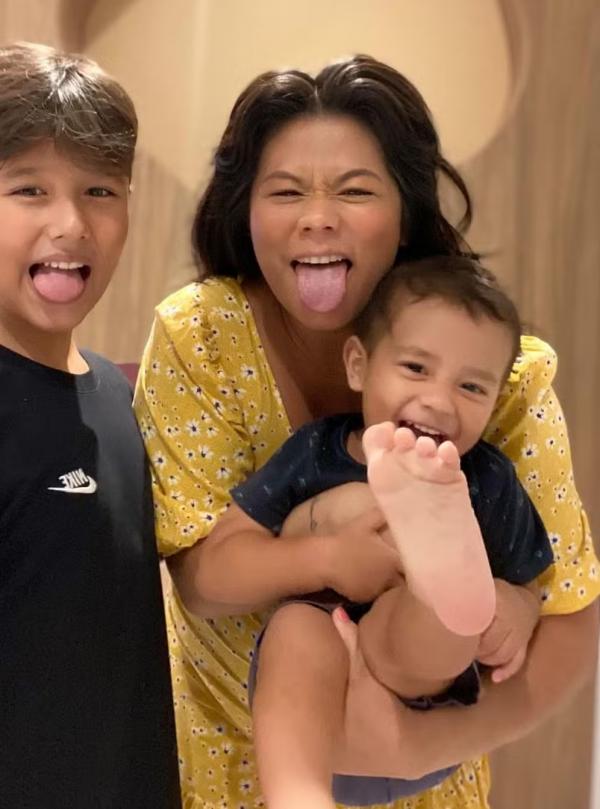 Eunice Baía com os filhos Antonio e Aruã.(Imagem:Reprodução/Instagram)