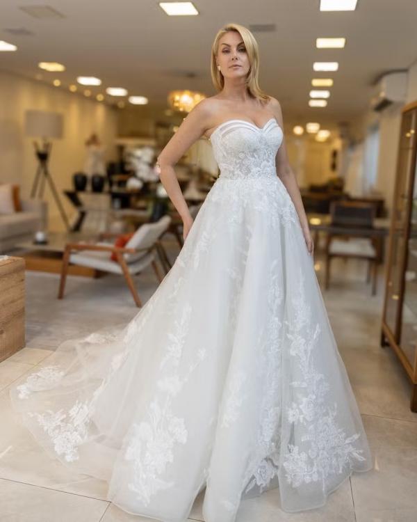 Ana Hickmann veste Nova Noiva.(Imagem:Ricardo Hara/Divulgação)