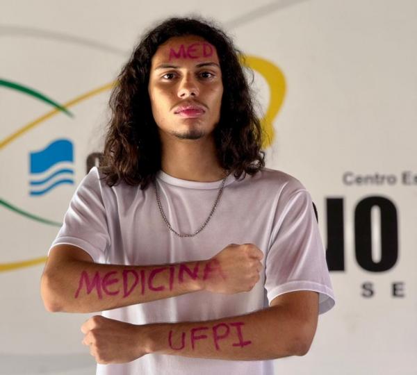 Levi Garcia passa a integrar o grupo de mais de 5 mil alunos da rede estadual de educa&ccedil;&atilde;o que conquistaram vaga no ensino superior p&uacute;blico neste ano.(Imagem:Ascom Seduc)