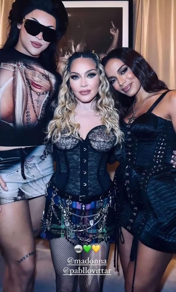 Madonna com Pabllo Vittar e Anitta; cantora postou foto e agradeceu fãs brasileiros por show histórico em Copacabana.(Imagem:Reprodução/Instagram)
