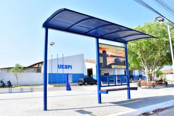 Prefeitura de Floriano executa projeto piloto de instalação de paradas de ônibus.(Imagem:Secom)