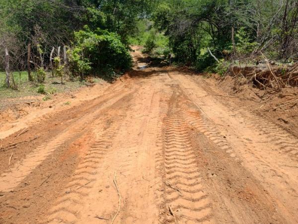 Prefeitura de Floriano recupera estradas na região do Miroró(Imagem:Secom)