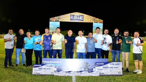 Vereadores prestigiam a grande final da Copa Floriano 2025.(Imagem:CMF)