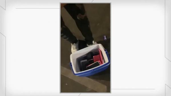 Jovens encontram 29 celulares furtados durante festa dentro de caixa térmica em Água Branca.(Imagem:Reprodução)