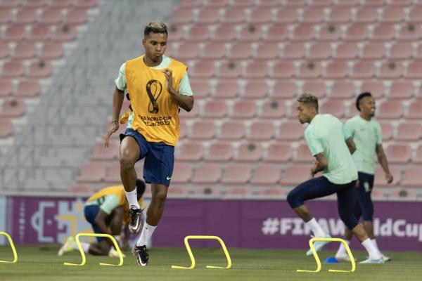 Rodrygo durante último treino da seleção brasileira antes do jogo contra a Suíça na Copa do Mundo.(Imagem:Lucas Figueiredo / CBF)