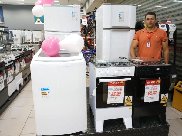 Biserra, chefe do setor de móveis e eletrodomésticos do Armazém Paraíba de Floriano.(Imagem:FlorianoNews)