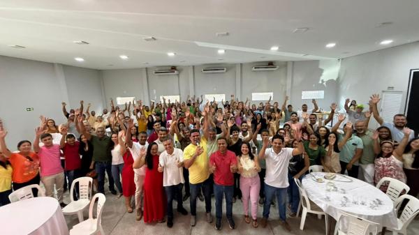 Vereador Jo&atilde;o Neto Gomes re&uacute;ne lideran&ccedil;as e refor&ccedil;a apoio a Dr. Vin&iacute;cius Nascimento e Dr. Francisco em Floriano.(Imagem:Ascom)