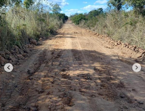 Prefeitura de Floriano realiza operação de melhorias nas vias públicas, beneficiando comunidades em áreas mais afastadas.(Imagem:Reprodução/Instagram)