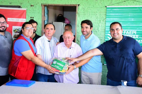 Júlio, Marden, Georgiano e Antônio Reis entregam alimentos em Floriano.(Imagem:Divulgação)