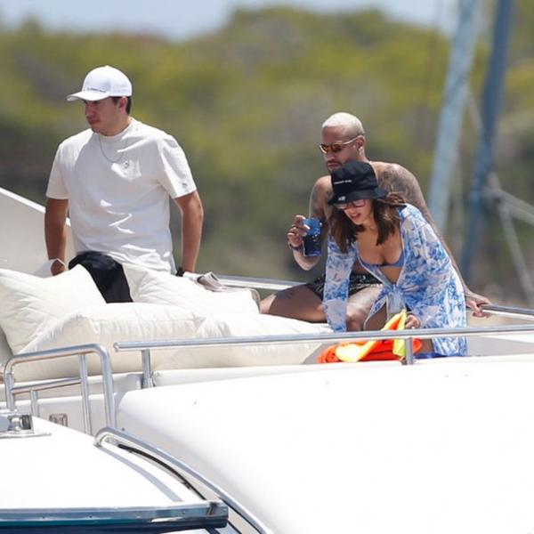Neymar curte passeio de barco na Espanha e detalhe curioso chama atenção de internet(Imagem:Reprodução)