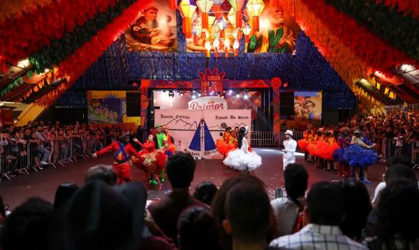 Apresentação de quadrilha no São João de Campina Grande (PB), na Praça do Povo, centro da cidade.(Imagem:Tomaz Silva/Agência Brasil© TOMAZ SILVA/AGÊNCIA BR)