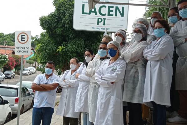 Funcionários do Lacen-PI protestaram nesta terça-feira (19).(Imagem:Divulgação /Sindespi)
