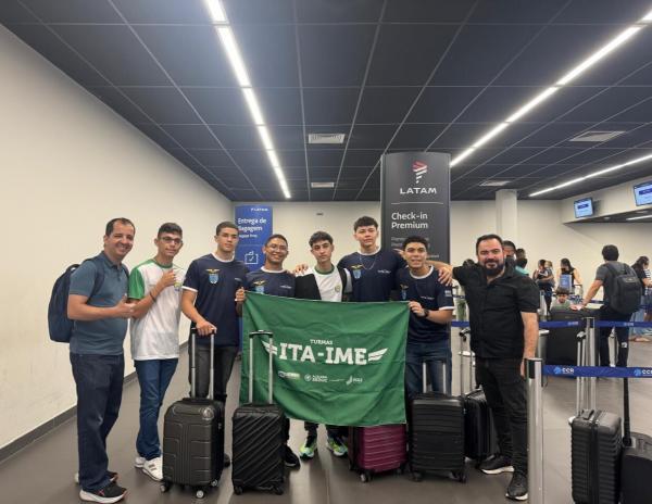 Os seis estudantes embarcam em Teresina para a imers&atilde;o acad&ecirc;mica da Funda&ccedil;&atilde;o Get&uacute;lio Vargas.(Imagem:Ascom Seduc)