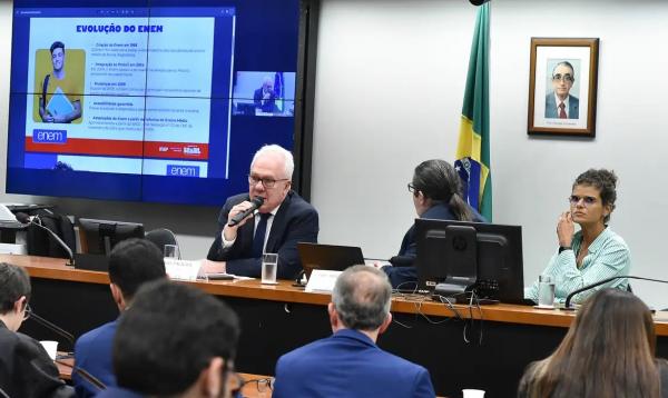 Presidente do INEP, presta esclarecimentos sobre o Exame Nacional do Ensino Médio - ENEM 2025 na Comissão de Educação da Câmara dos Deputados.(Imagem:Zeca Ribeiro/Agência Câmara)