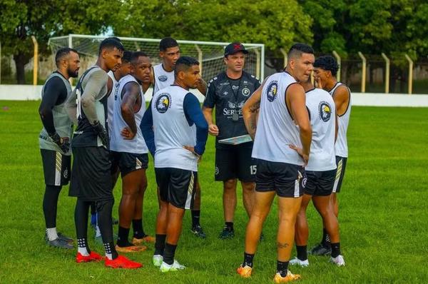 Treino do Corisabbá, Fernando Agostin, técnico.(Imagem:Corisabbá)