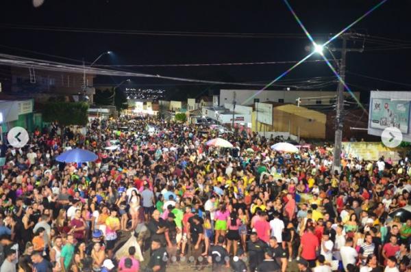 Carnaval de Floriano inicia com pé direito ao som de Parangolé e Tony Salles(Imagem:Reprodução/Instagram)
