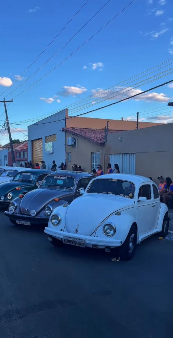 Floriano vira palco de estilo e nostalgia no 3º Encontro de Carros Antigos e Rebaixados(Imagem:Reprodução/Instagram)