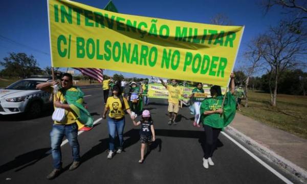 Segundo a Constituição,?constitui crime inafiançável e imprescritível a ação de grupos armados, civis e militares, contra a ordem constitucional e o Estado democrático?.(Imagem:Pablo Jacob)