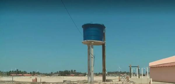  Moradores e comerciantes da praia Pedra do Sal no PI sofrem há 8 anos com abastecimento irregular de água.(Imagem: Reprodução )