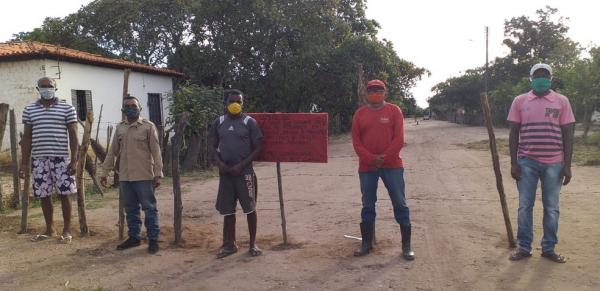 moradores do assentamento Araras(Imagem:Reprodução)