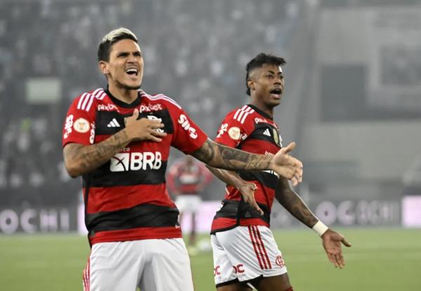 Pedro e Bruno Henrique se entenderam bem em Botafogo x Flamengo.(Imagem:André Durão)