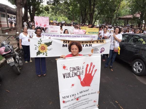 Vigília foi realizada na tarde desta segunda-feira (30) na UFPI.(Imagem:Antônio Fernandes/TV Clube)