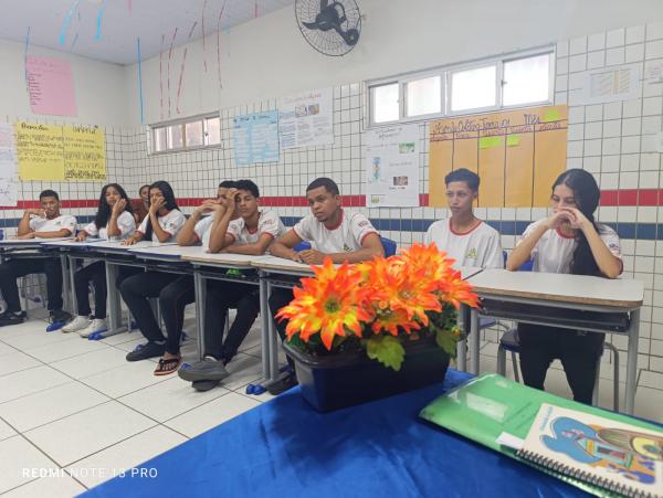 Repórter Amarelinho compartilha experiência com alunos do Centro Educa Mais Ney Braga, em Barão de Grajaú.(Imagem:FlorianoNews)