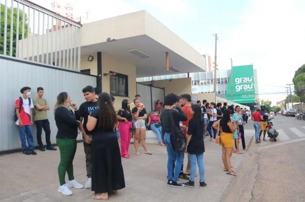 Candidatos do Enem em local de aplicação de prova.(Imagem:Ilanna Serena/g1 Piauí)