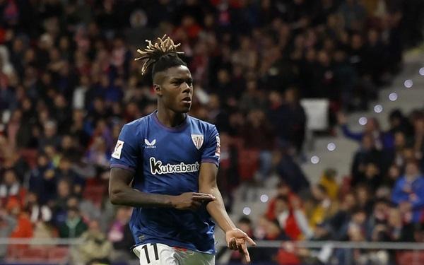 Nico Williams comemorou o gol mostrando a cor da pele em direção à torcida do Atlético de Madrid(Imagem:Oscar del Pozo / AFP)