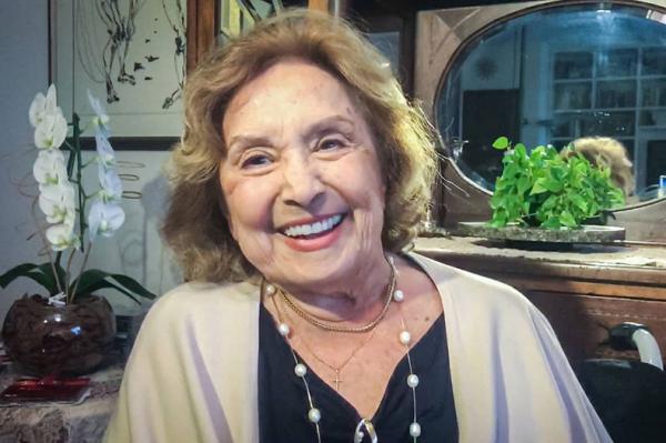 Eva Wilma, 87, está internada em São Paulo com pneumonia, mas já foram feitos exames que descartaram que ela tenha sido contaminada pela Covid-19. A informação foi confirmada pela(Imagem:Reprodução)
