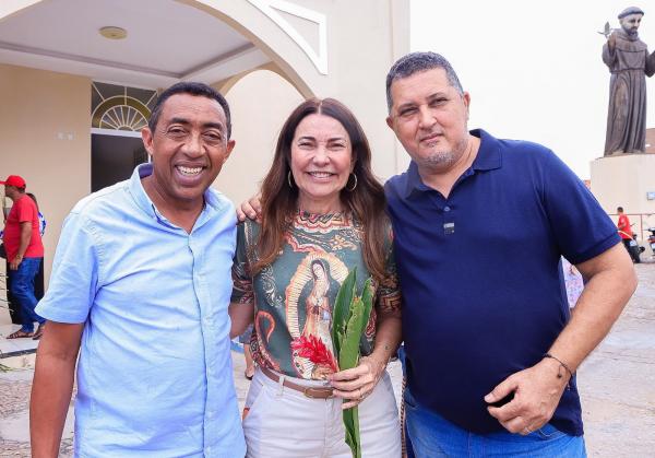 Joel Rodrigues e Margarete Coelho participam do Domingo de Ramos no bairro Dirceu(Imagem:Ascom)
