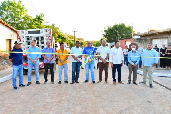 Floriano, 126 anos: Prefeitura entrega quase 4 mil m² de calçamento no bairro São Cristóvão.(Imagem:Secom)