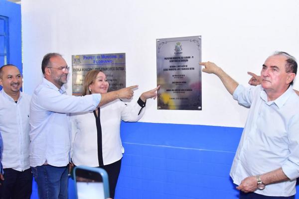 Vereadores acompanham entrega de reforma e ampliação de duas importantes escolas municipais.(Imagem:CMF)