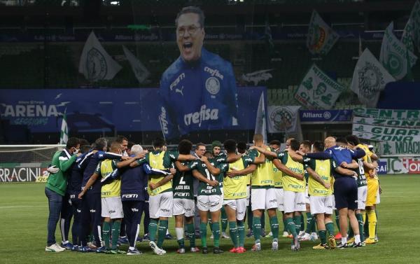 Homenageado com um mosaico na final do Paulistão, o treinador foi o comandante dos últimos cinco títulos estaduais do Verdão: 1993, 1994, 1996, 2008 e 2020. Com nove títulos paulis(Imagem:Reprodução)